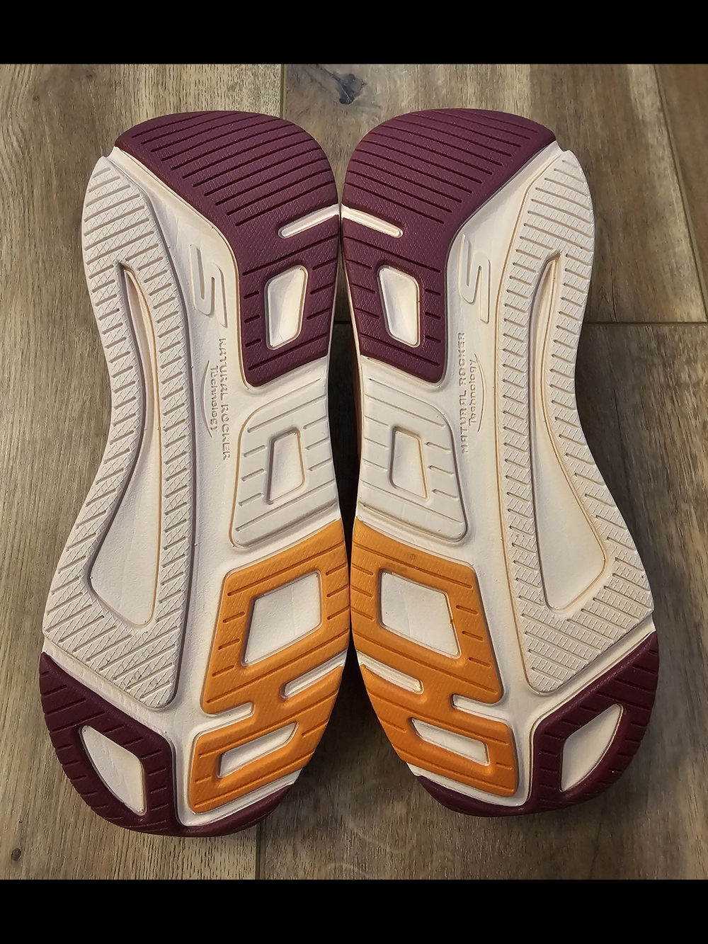 Skechers Women's GoRun Max Cushioning Sneakers - Size 8 - New! - Picture 5 of 7